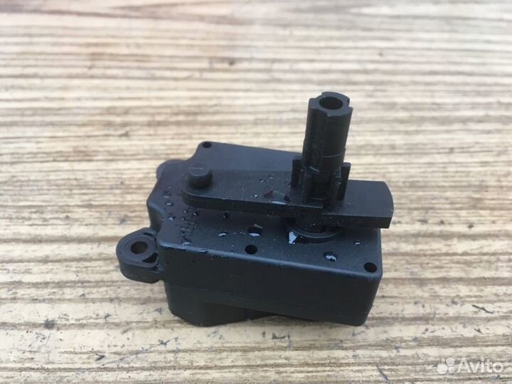 Моторчик заслонки отопителя Volvo XC90 I 02-2015г