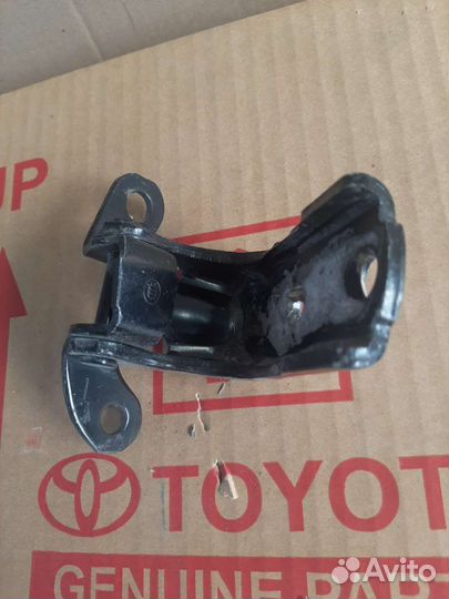 Петля двери задней правой Lexus GS