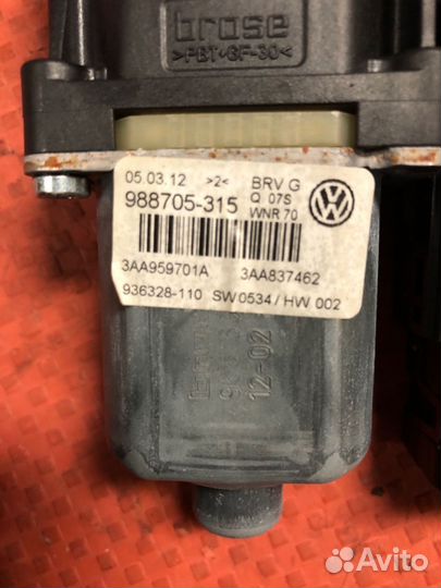 Мотор стеклоподъемника правый VW passat b7