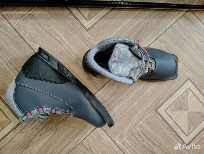 Лыжи и ботинки