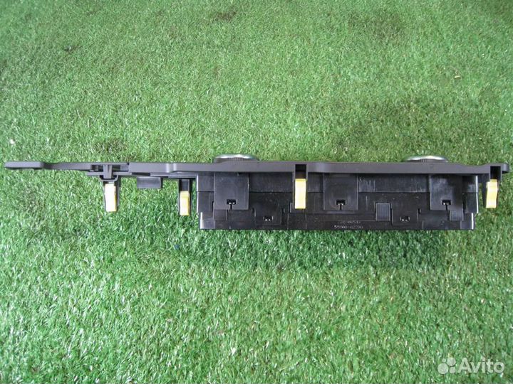 Панель управления отопителя Toyota Auris E18 2015