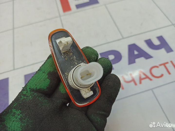 Повторитель в крыло желтый LADA Priora (2170)