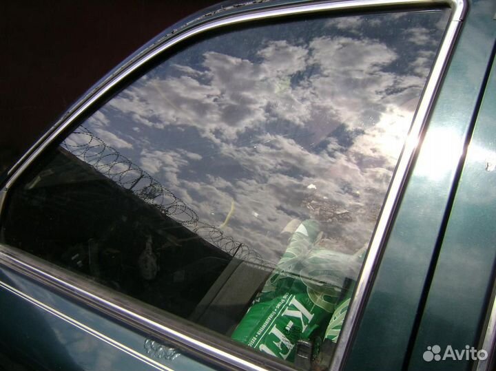 Киа Спортейдж 1 Стекло переднее левое