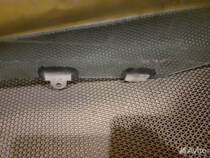 Стекло двери заднее правое toyota carina ST190