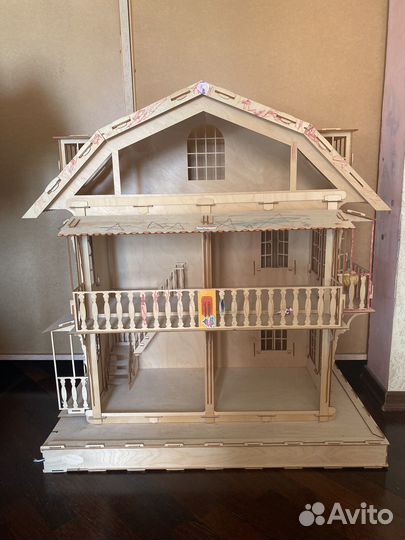 Большой кукольный домик