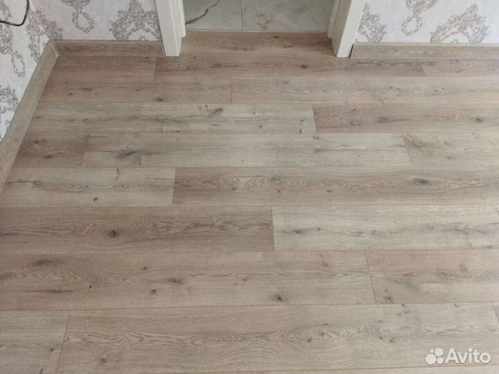 Укладка ламината, линолеума с установкой плинтуса