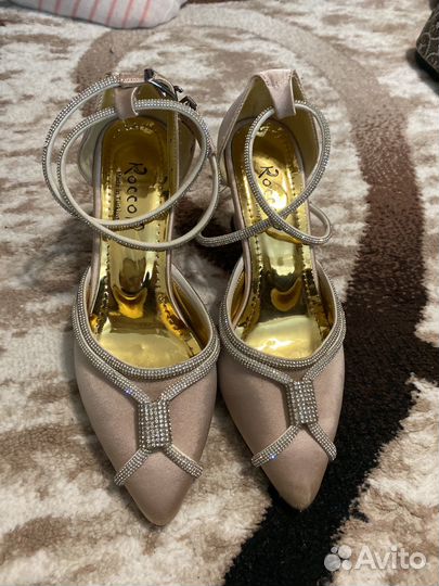 Туфли на каблуке