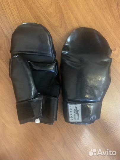 Перчатки для единоборств