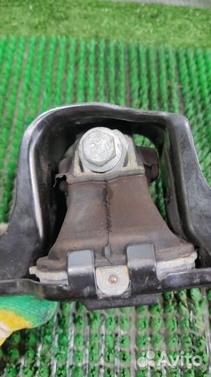 Опора (подушка) двигателя правая Renault Megane 2