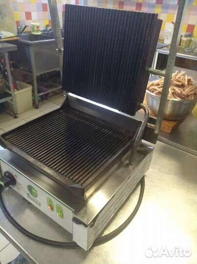 Электрический гриль 