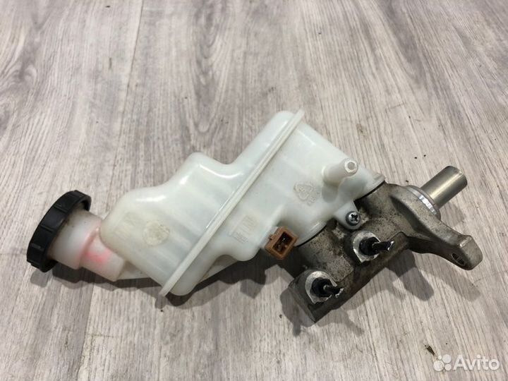 Главный тормозной цилиндр Hyundai Solaris седан