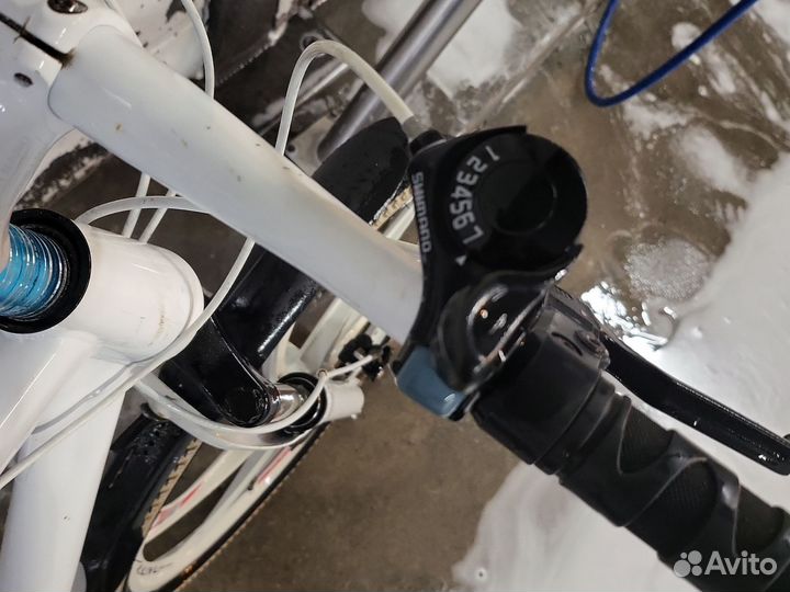 Велосипед на литых дисках BMW