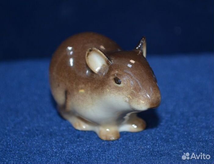 Мини. фарфоровая статуэтка- коричневая мышка. лфз