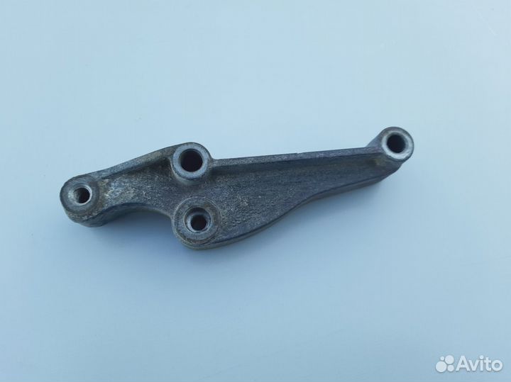 Кронштейн генератора Ford Fiesta Fusion