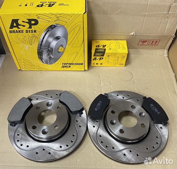 Тормозные диски перф. с колодками перед LADA vesta