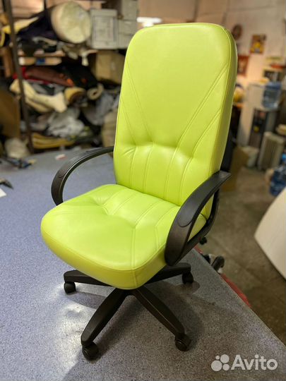 Офисное кресло