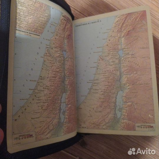 Библия в джинсовой обложке на замочке