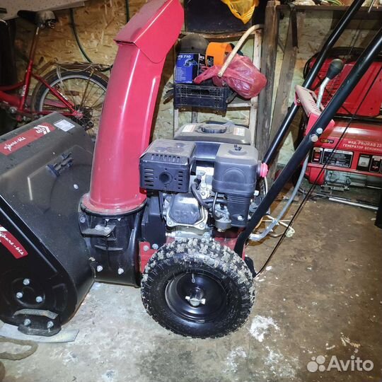 Снегоуборщик бензиновый