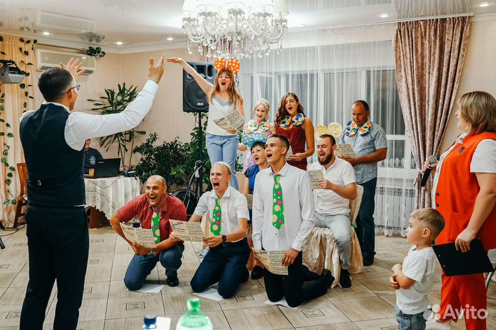 Веселая ведущая, которая поет + DJ