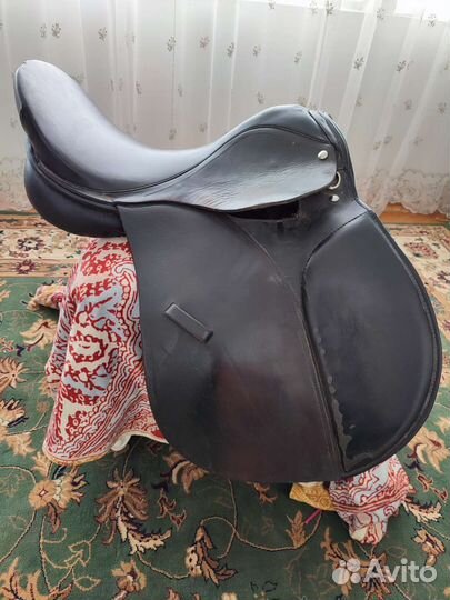 Выездковое седло