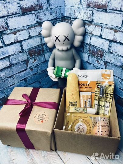 Подарочный бьюти набор с косметикой
