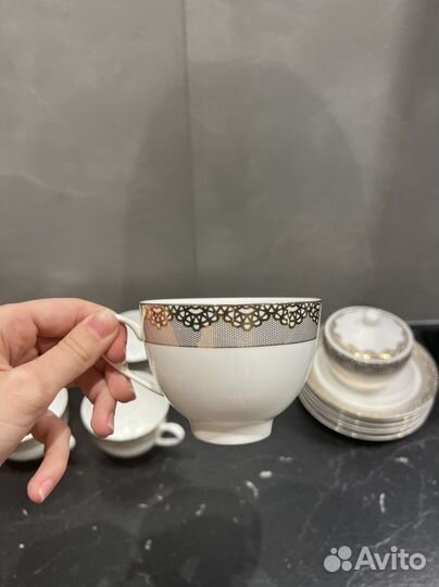 Фарфоровый чайный сервиз