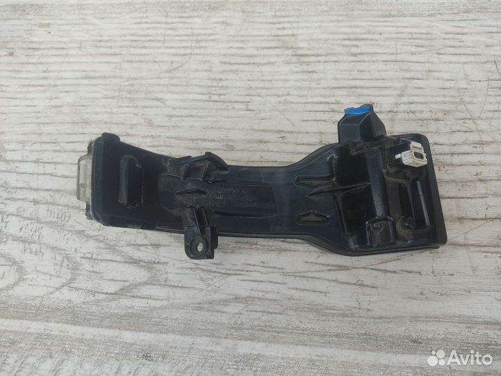 Поворотник в зеркало левое Forester impreza XV