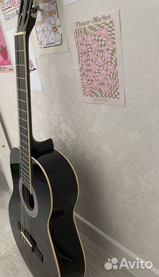 Акустическая гитара