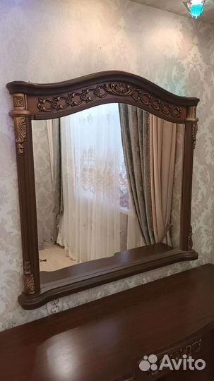 Комод с зеркалом из дерева