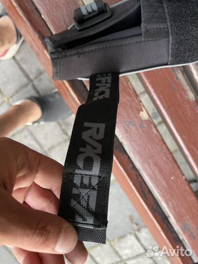 Налокотники race face