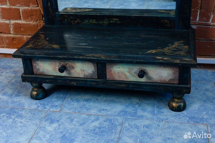 Винтажное зеркало с подставкой