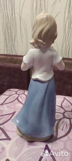 Статуэтка фарфор Девушка