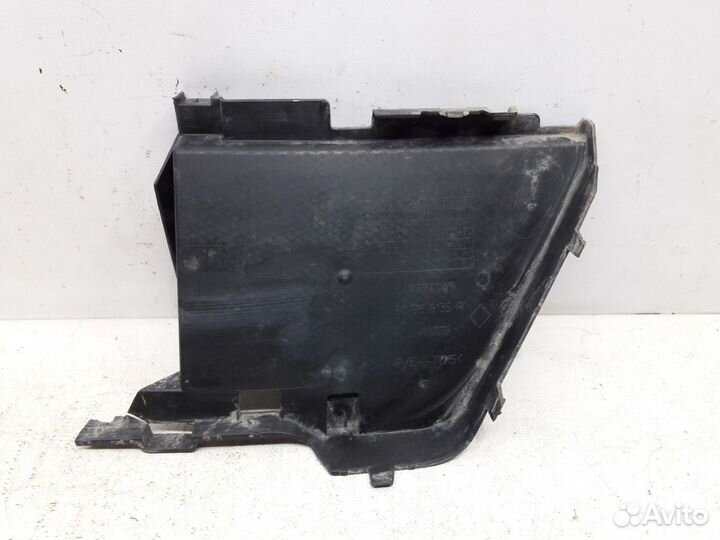 Дефлектор радиатора правый Nissan Terrano D10