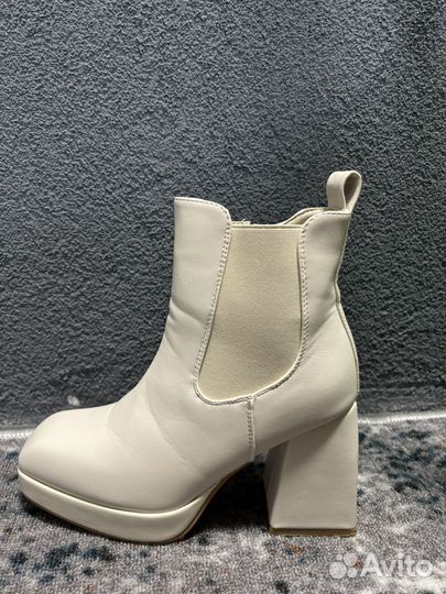 Полусапоги женские в стиле 70х молочные 38