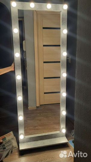 Гримерное зеркало с лампочками бу