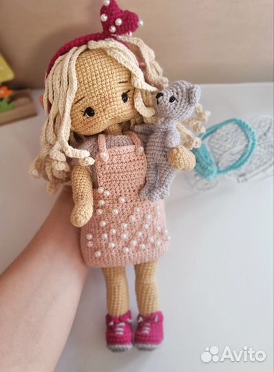 Вязаная кукла ручной работы