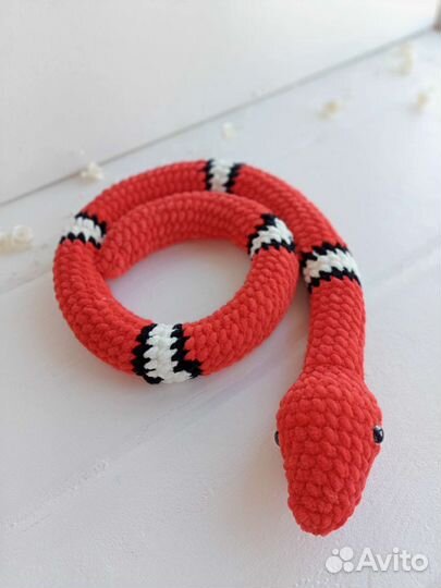 Змея, вязаная игрушка