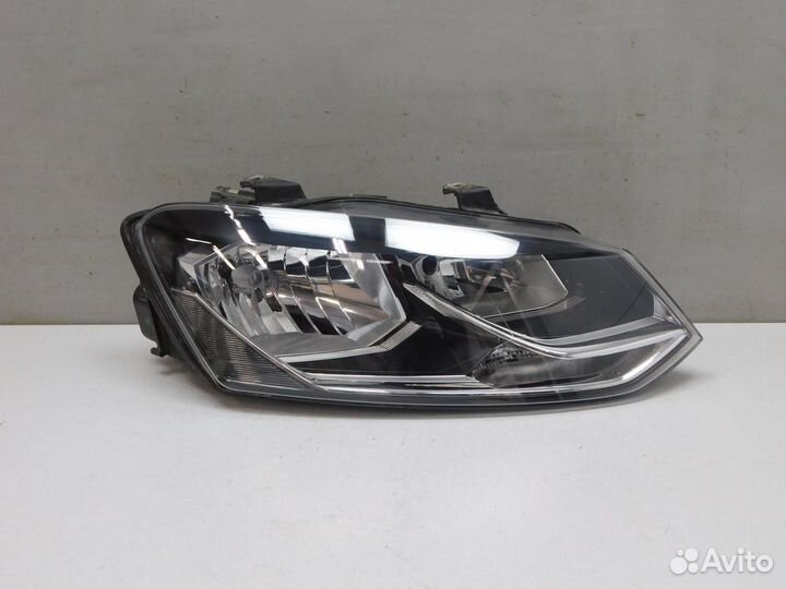 Фара правая Volkswagen Polo