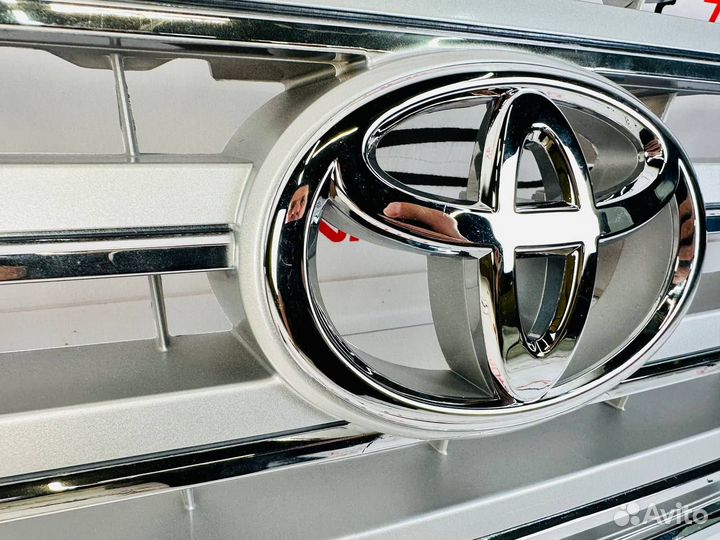 Решетка радиатора Toyota Land Cruiser 200 2008-15 без камеры (серебро)