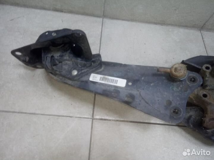 Кулак поворотный задний правый Volkswagen Jetta 5