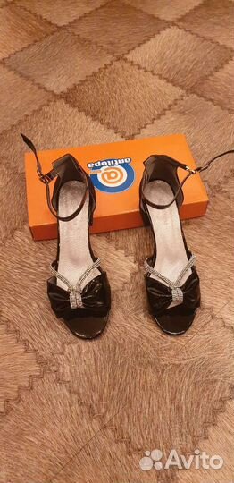 Босоножки для девочки 35 размер новые