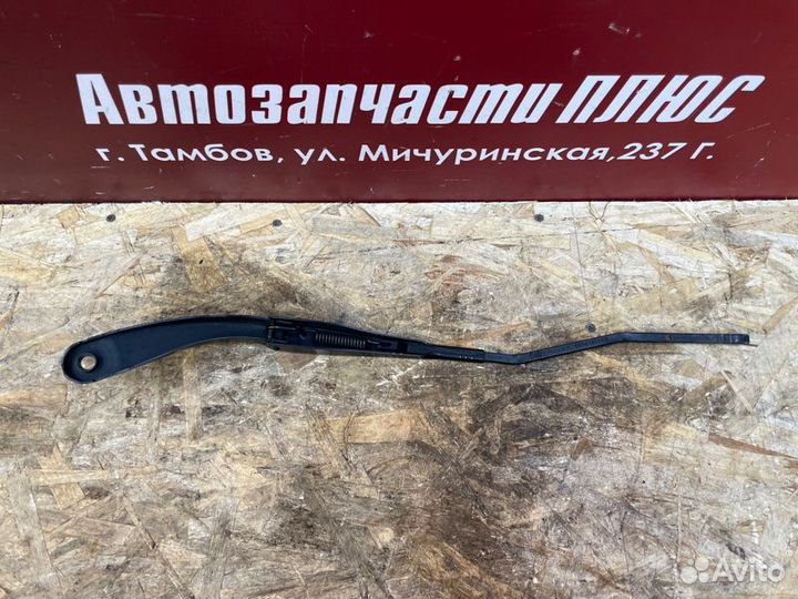 Поводок дворника передний левый Renault Logan