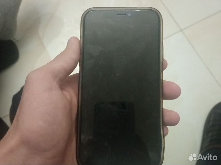 Телефон iPhone xr в корпусе 13