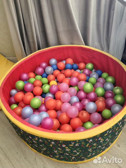 Бассейн с шариками
