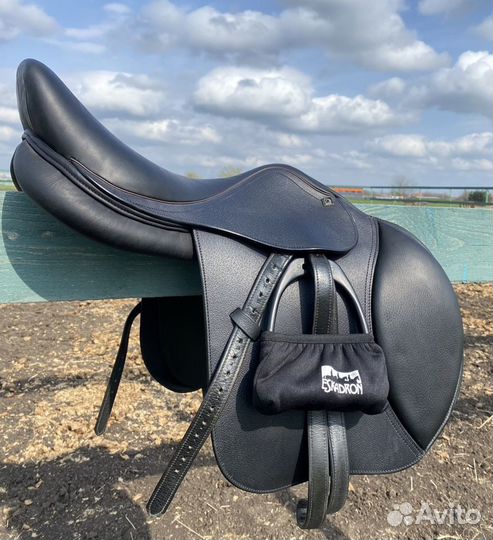 Седло конкурное Close Contact, Италия