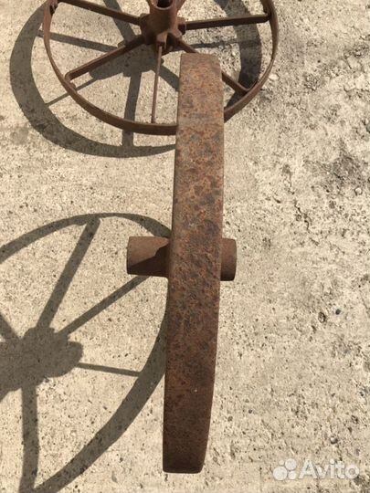 Старинные кованные колёса