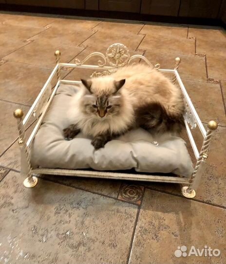 Лежанка для кошек и маленьких собачек