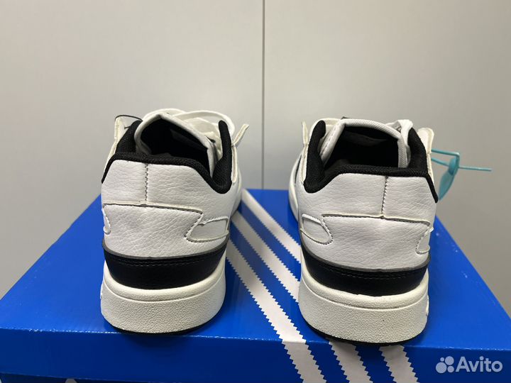 Кроссовки Adidas