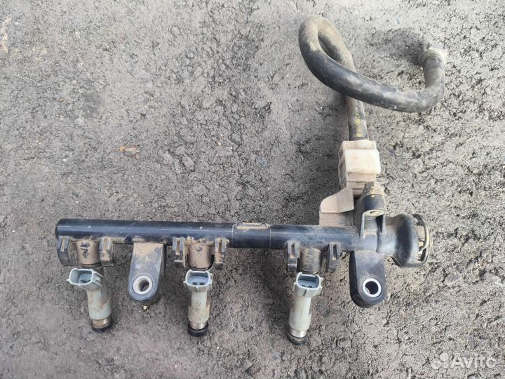 Peugeot топливная рампа с форсунками