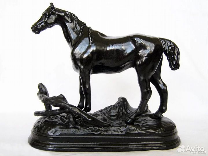 Лошадь казачья с седлом у плетня. Чугун Касли счлз